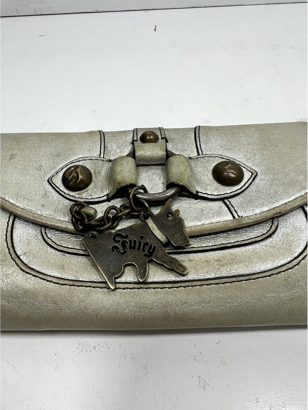 Vintage Juicy Couture Wallet In Genuine Leather Silver With Gold Hardware Charm - Picture 2 of 9
